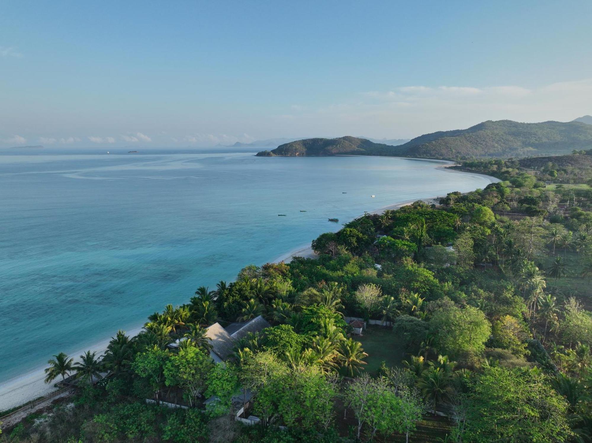 Myamo Beach Lodge Jereweh Екстериор снимка