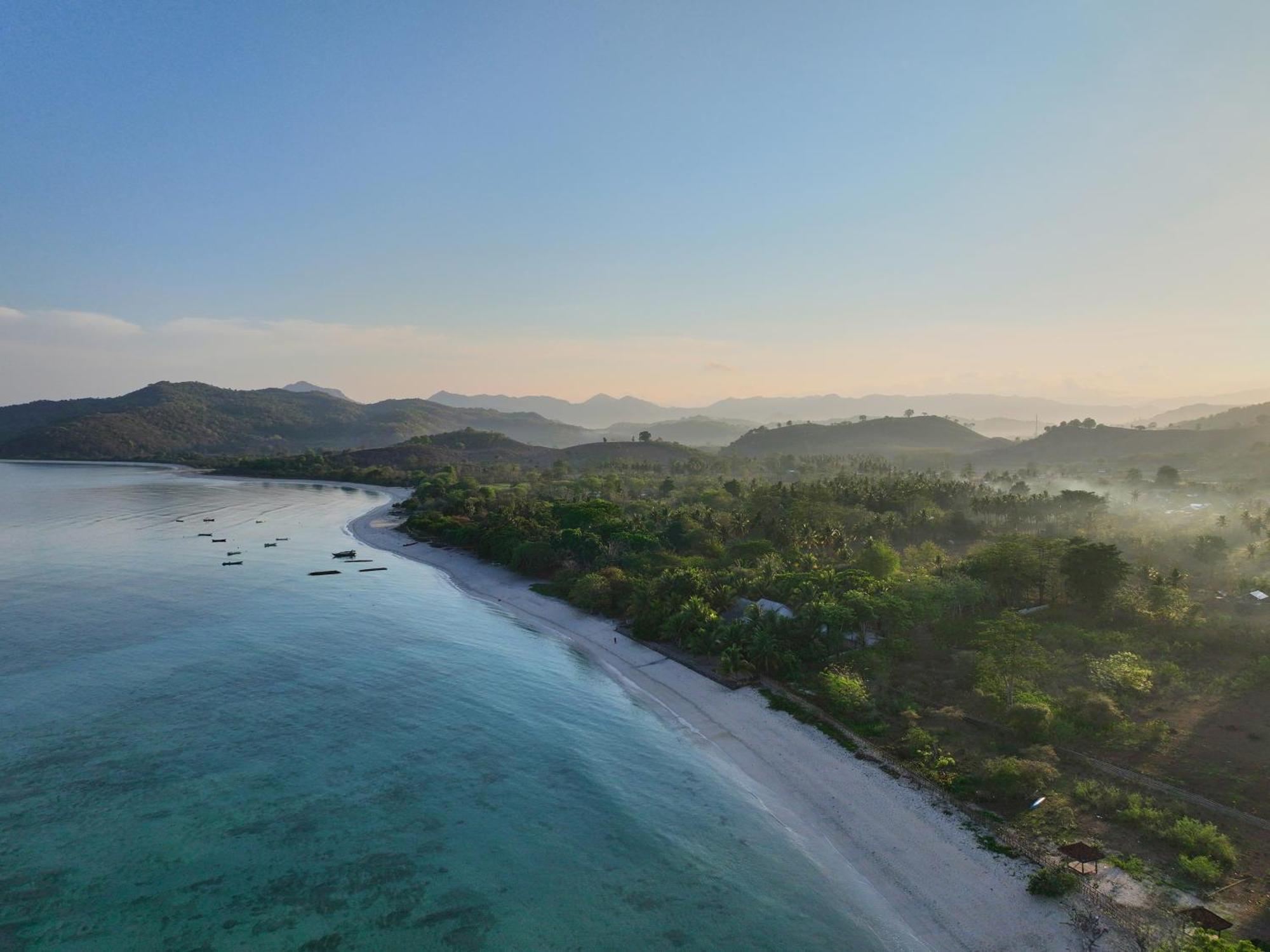 Myamo Beach Lodge Jereweh Екстериор снимка