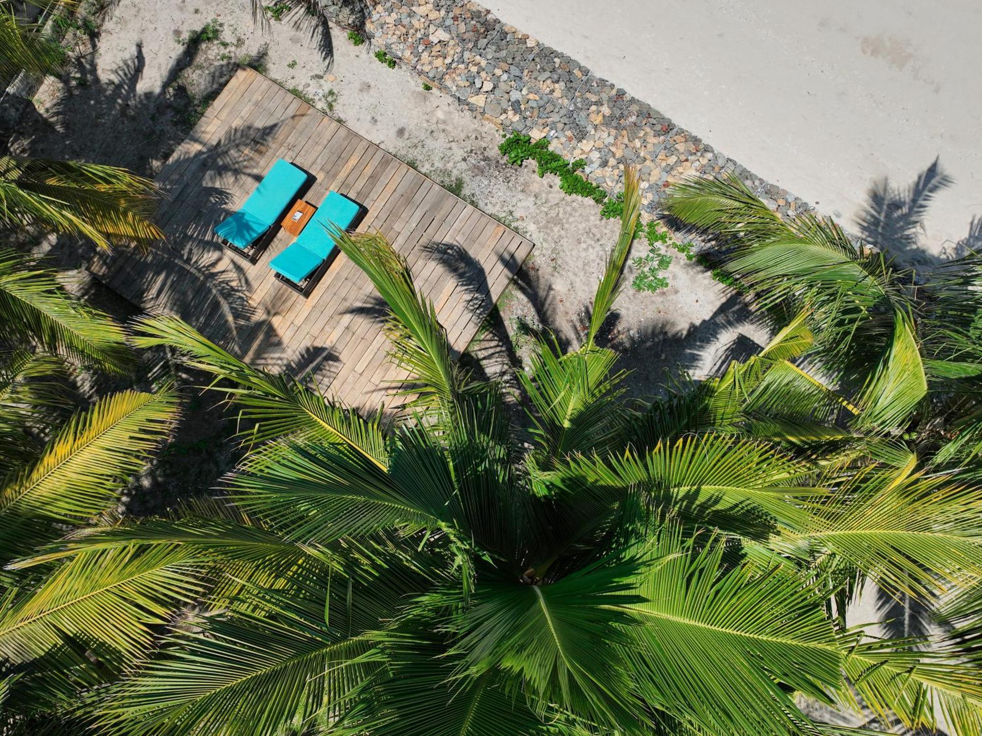 Myamo Beach Lodge Jereweh Екстериор снимка