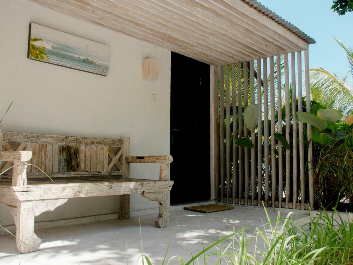 Myamo Beach Lodge Jereweh Екстериор снимка
